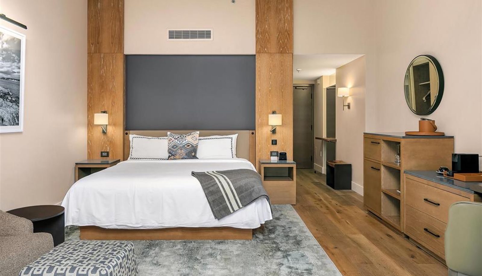 Room - Bellevue Club Hotel