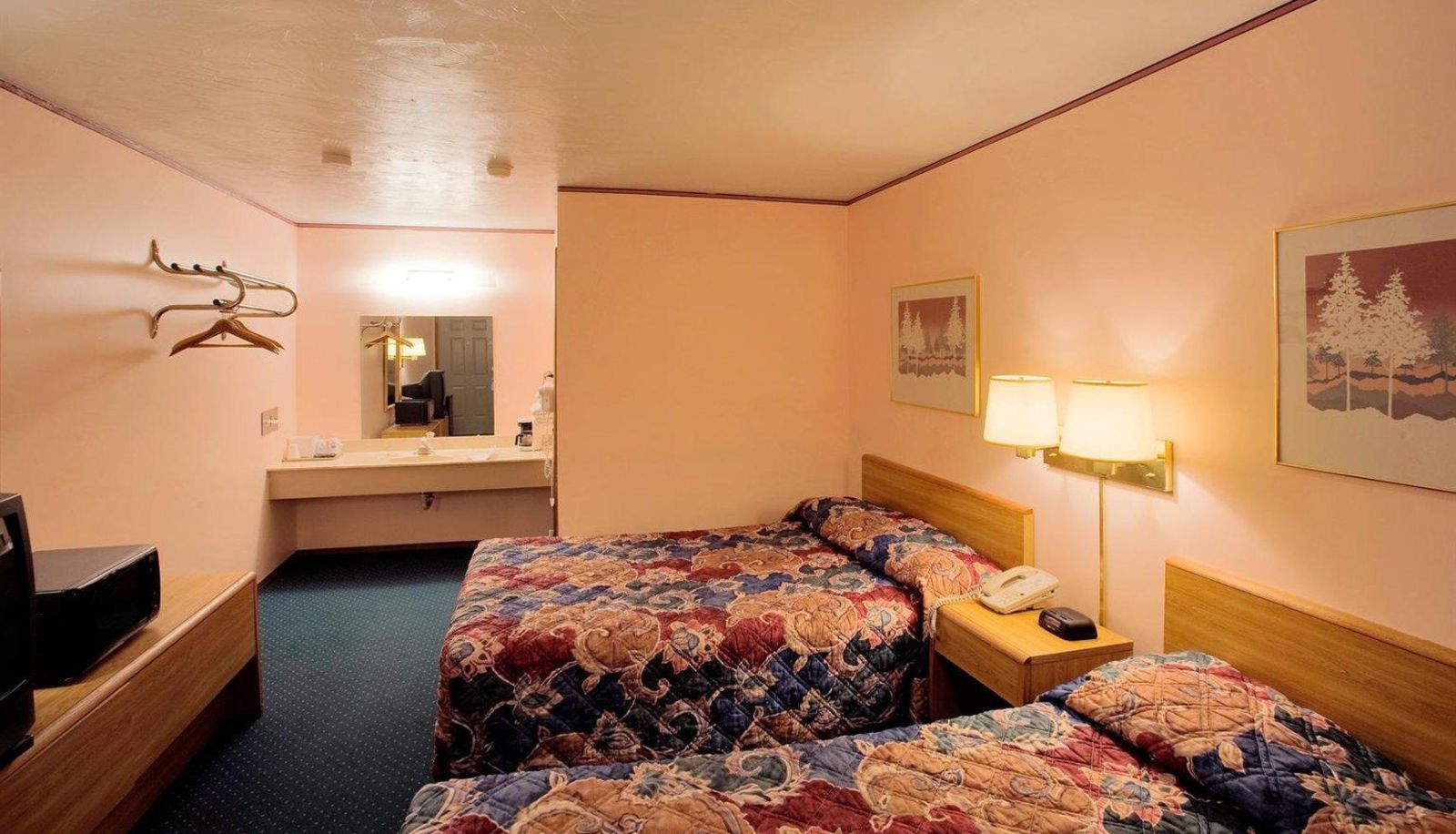 Room - Americas Best Value Inn