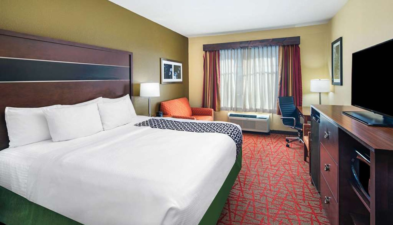 Room - La Quinta Inn & Suites by Wyndham Oxford - Anniston