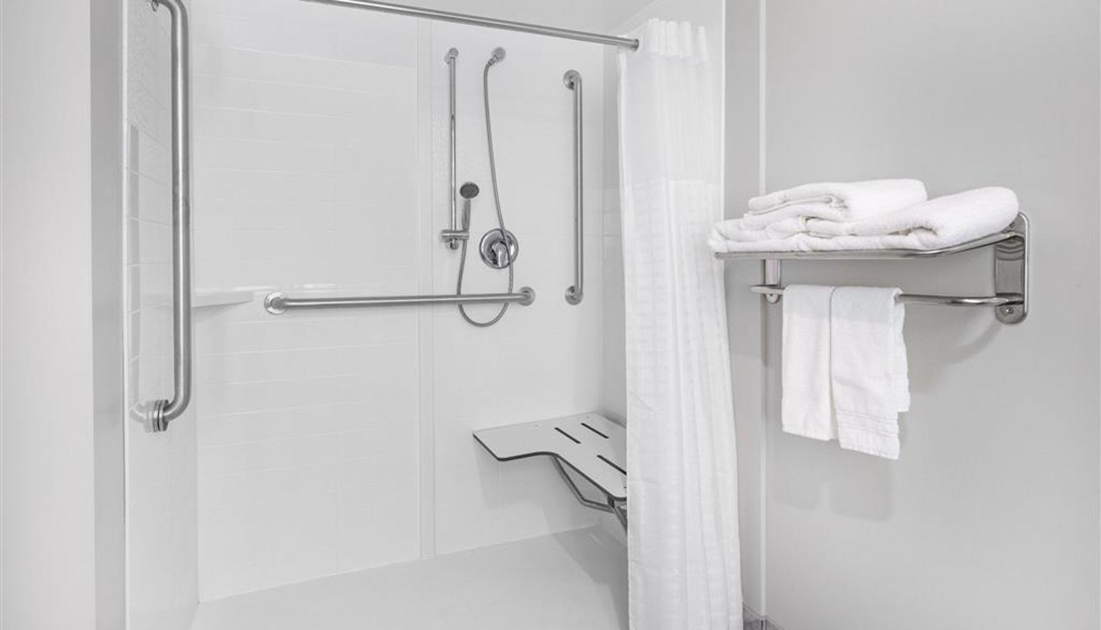 Camera - Days Inn & Suites by Wyndham Niagara Falls/Buffalo