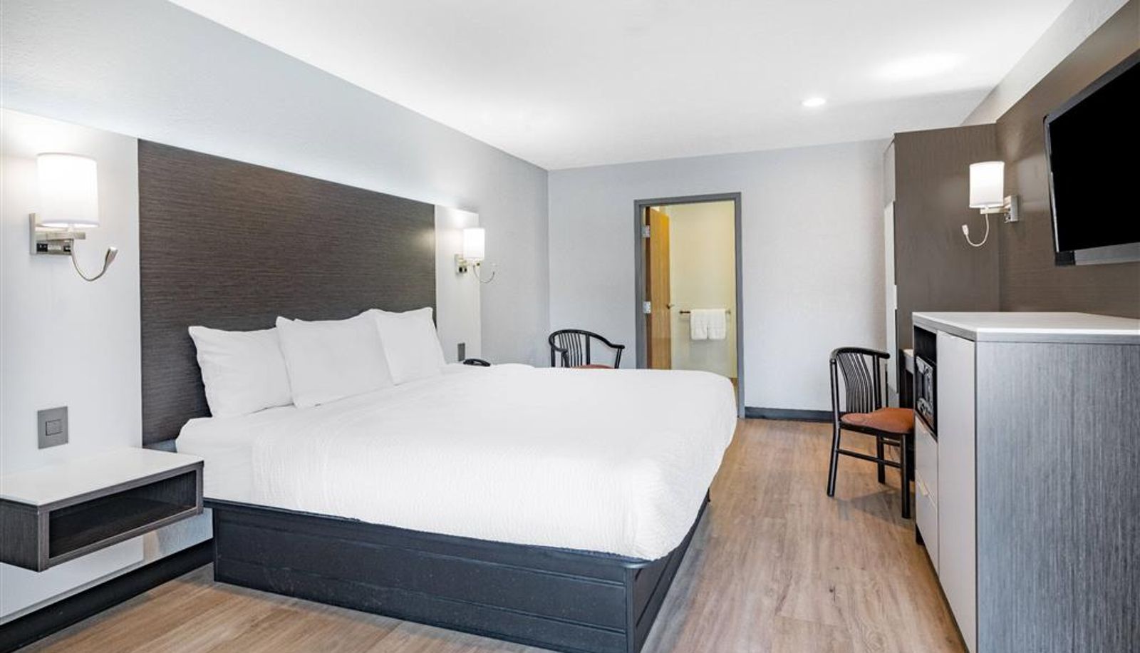 Camera - Days Inn & Suites by Wyndham Niagara Falls/Buffalo