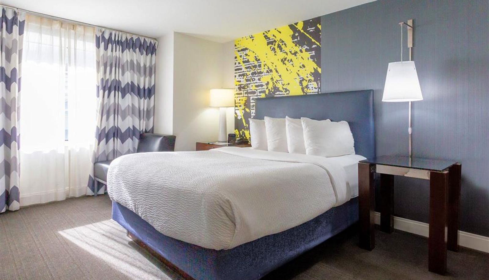 Zimmer - Comfort Inn & Suites Baltimore Inner Harbor