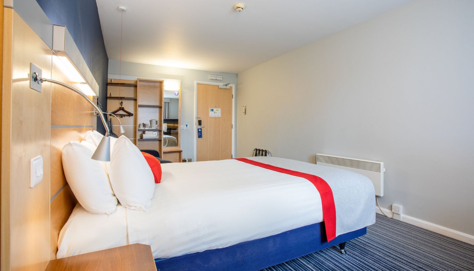 Room - Holiday Inn Express DUNFERMLINE by IHG