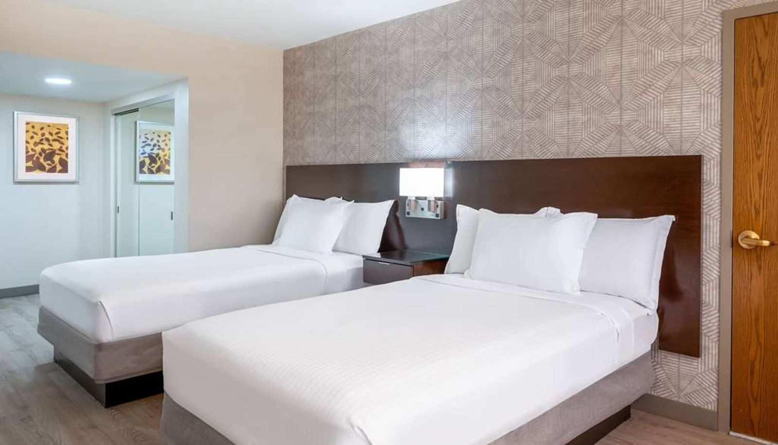 Room - Wyndham Indianapolis Airport