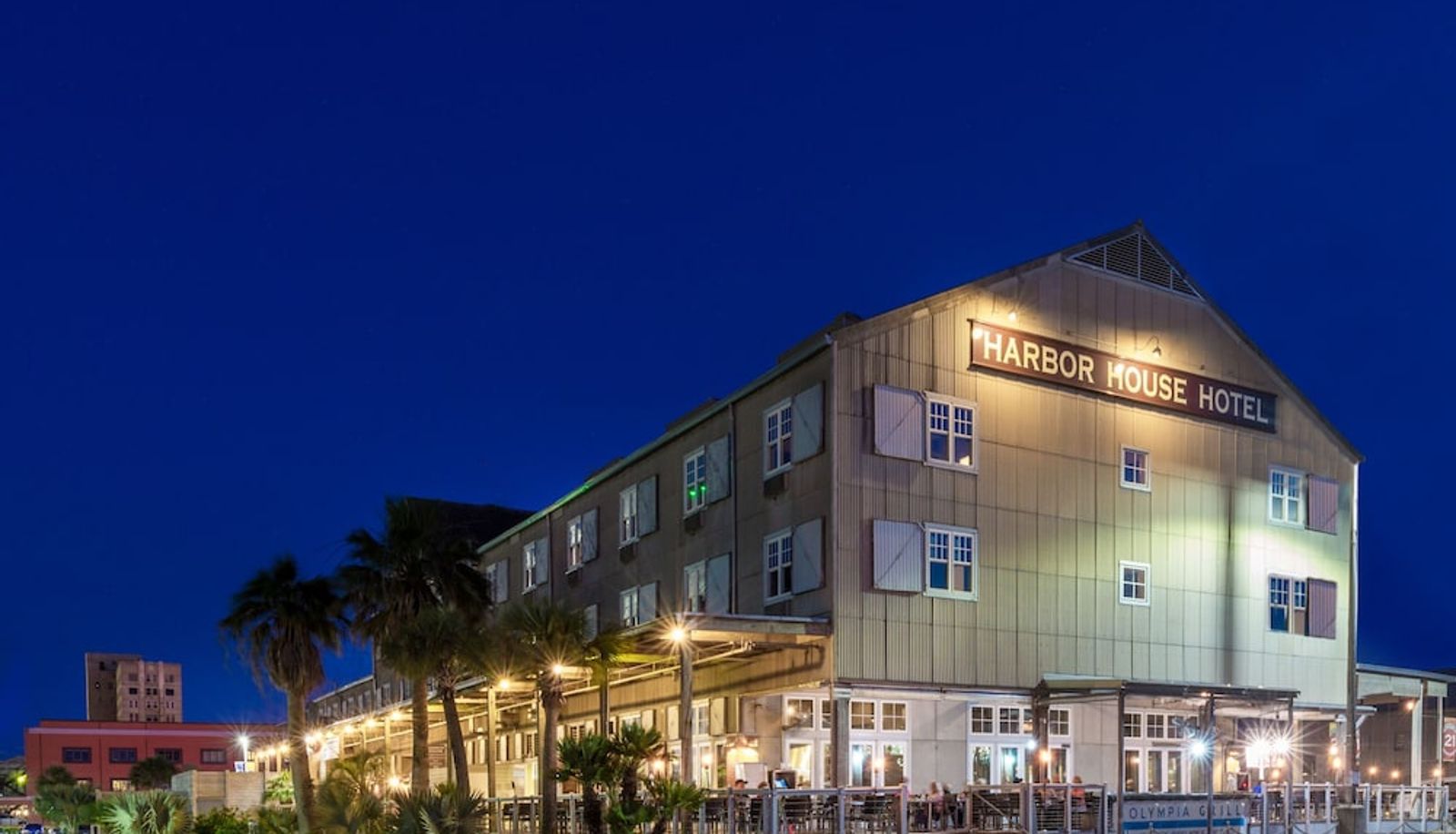 Info - Harbor House Hotel & Marina at Pier 21