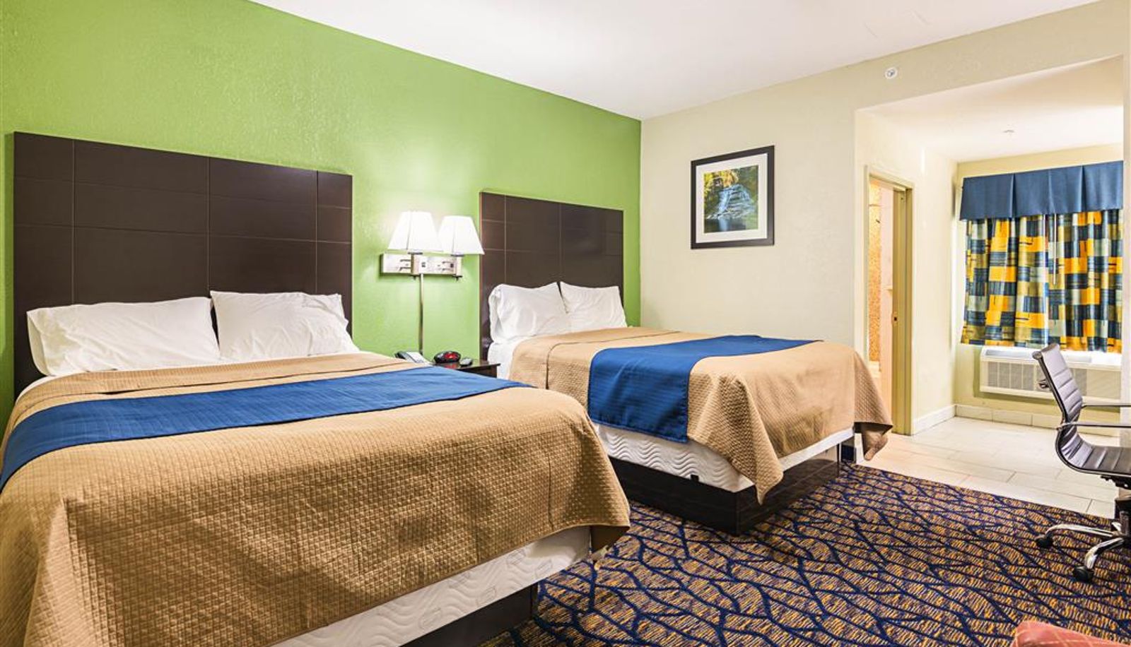 Room - Rodeway Inn & Suites Ithaca South