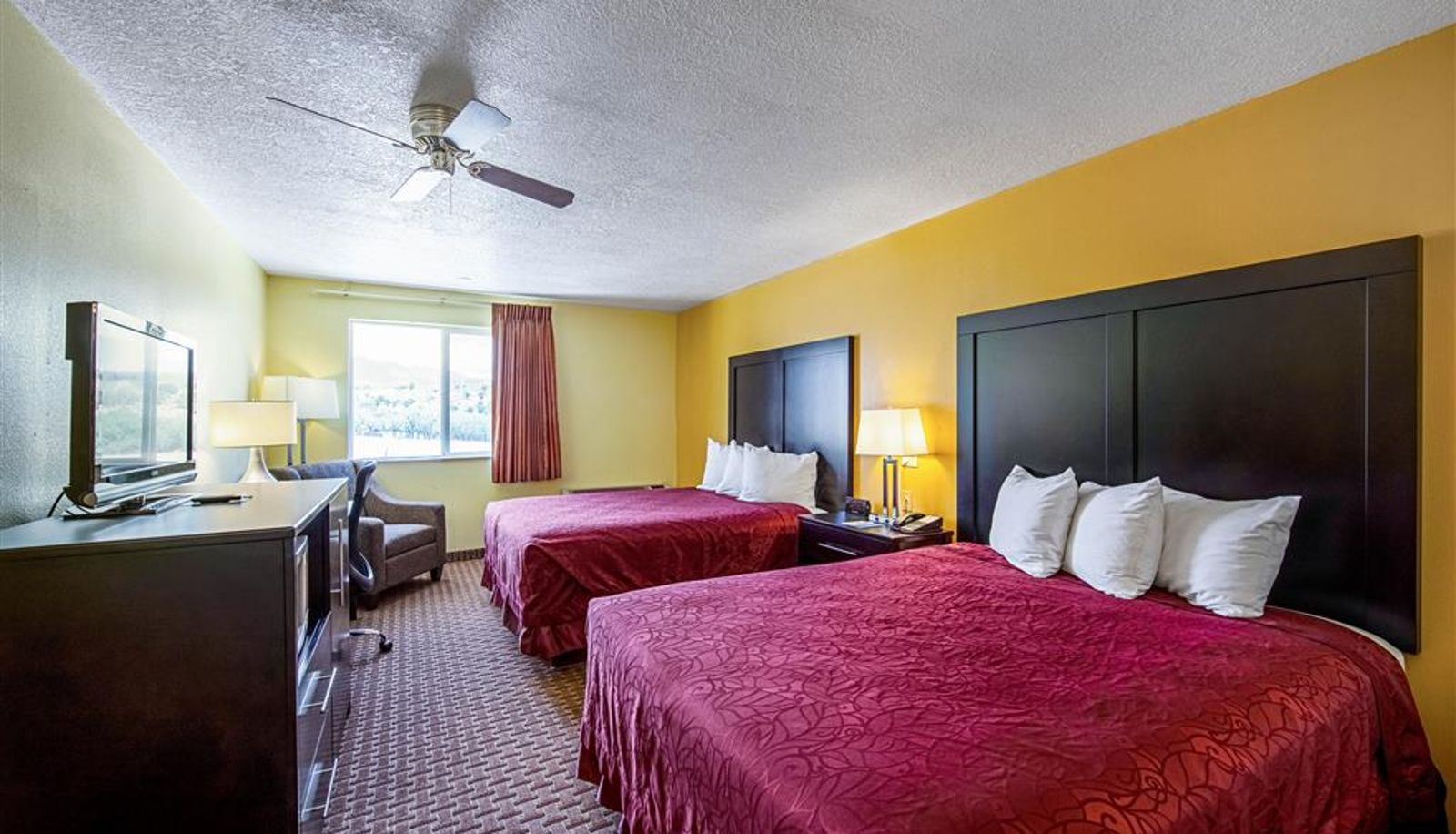 Room - Rodeway Inn & Suites Monticello