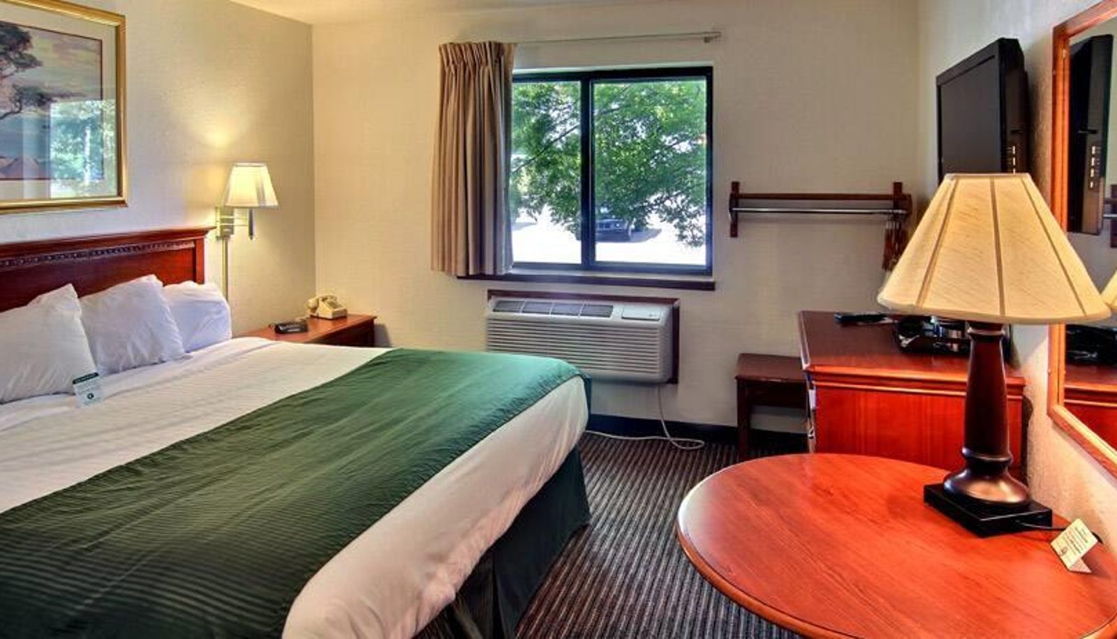Zimmer - Days Inn & Suites by Wyndham Traverse City