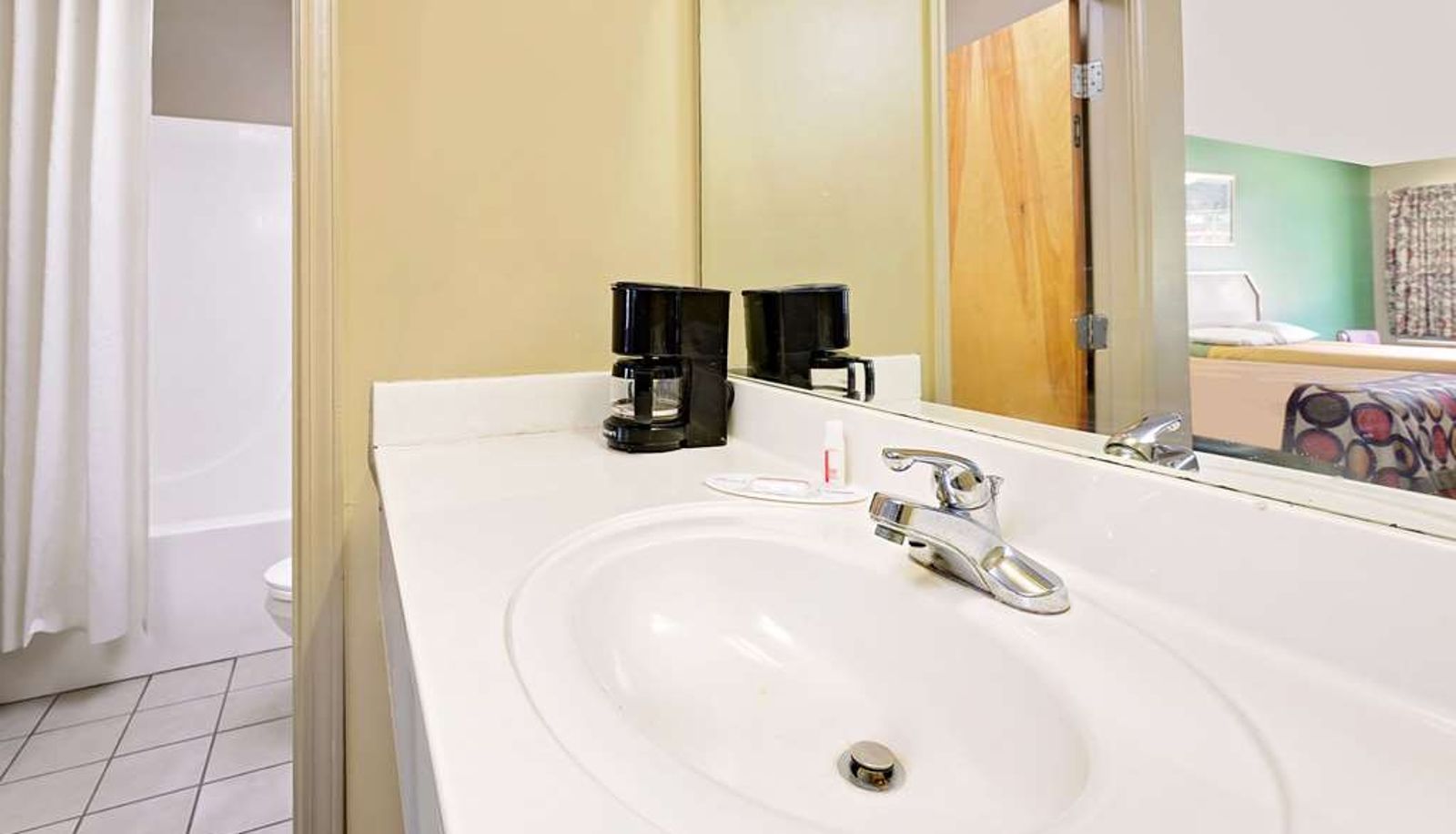 Room - Super 8 by Wyndham Kosciusko