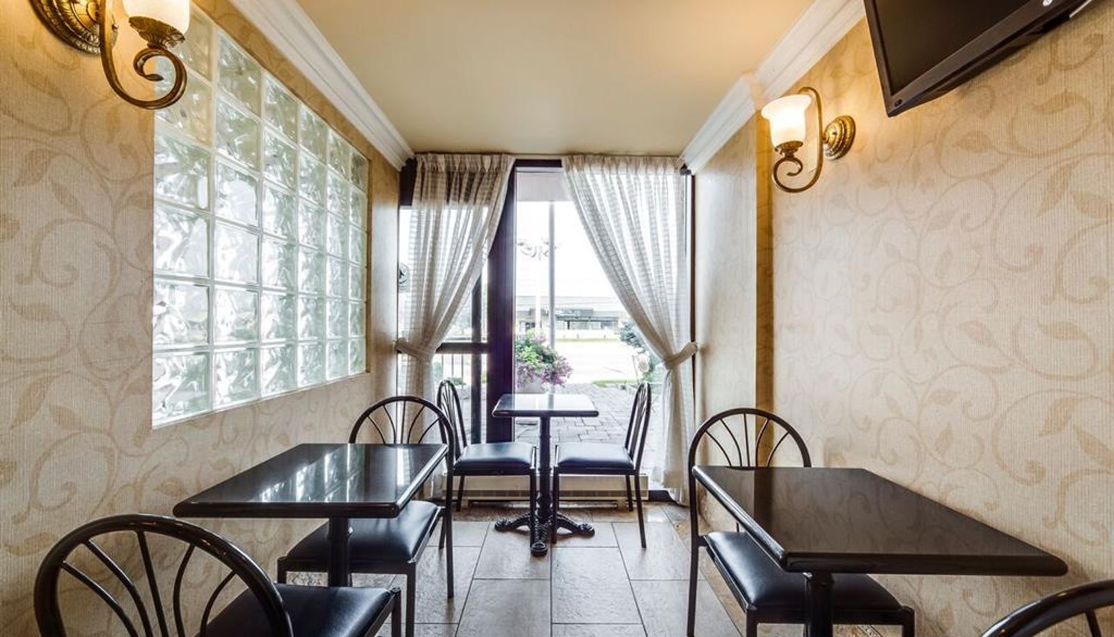 Salón - Monte Carlo Inn Toronto West Suites
