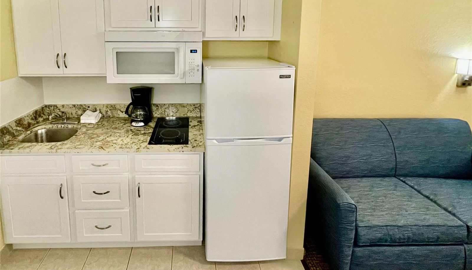 Kamer - Suburban Studios Fort Myers Cape Coral