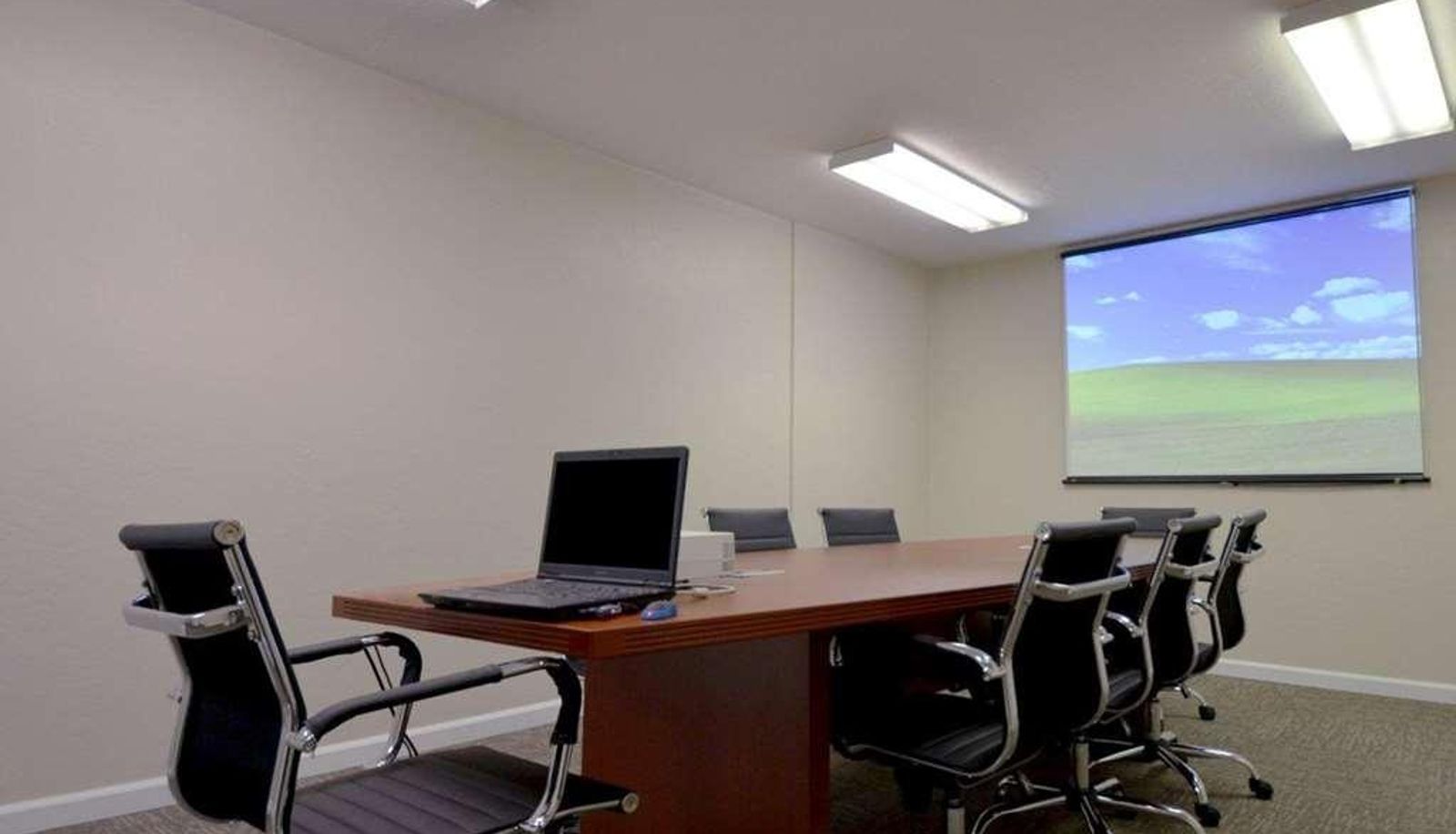 Konferenzraum - Suburban Studios Melbourne Airport
