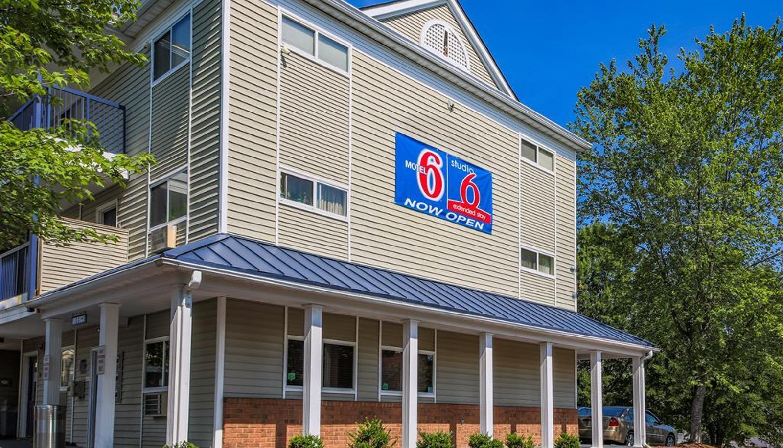 Exterior view - Motel 6 Greensboro NC  I 40