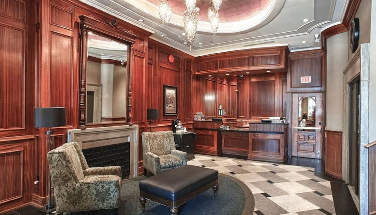 Recepción - Strathcona Hotel