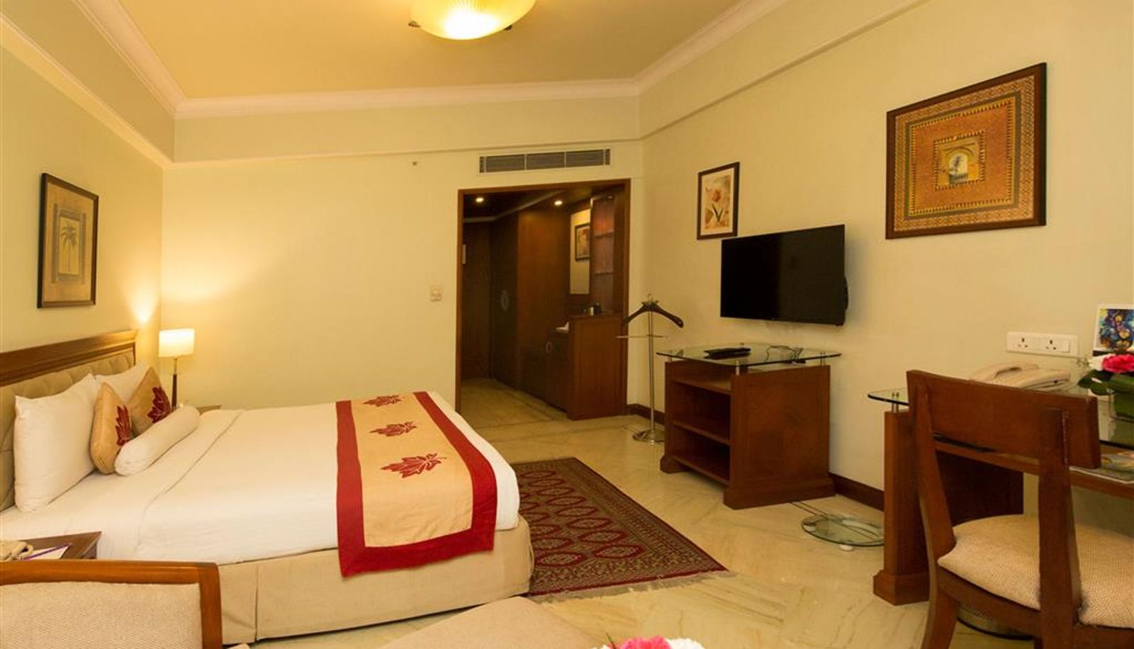Room - Clarion Hotel Bella Casa