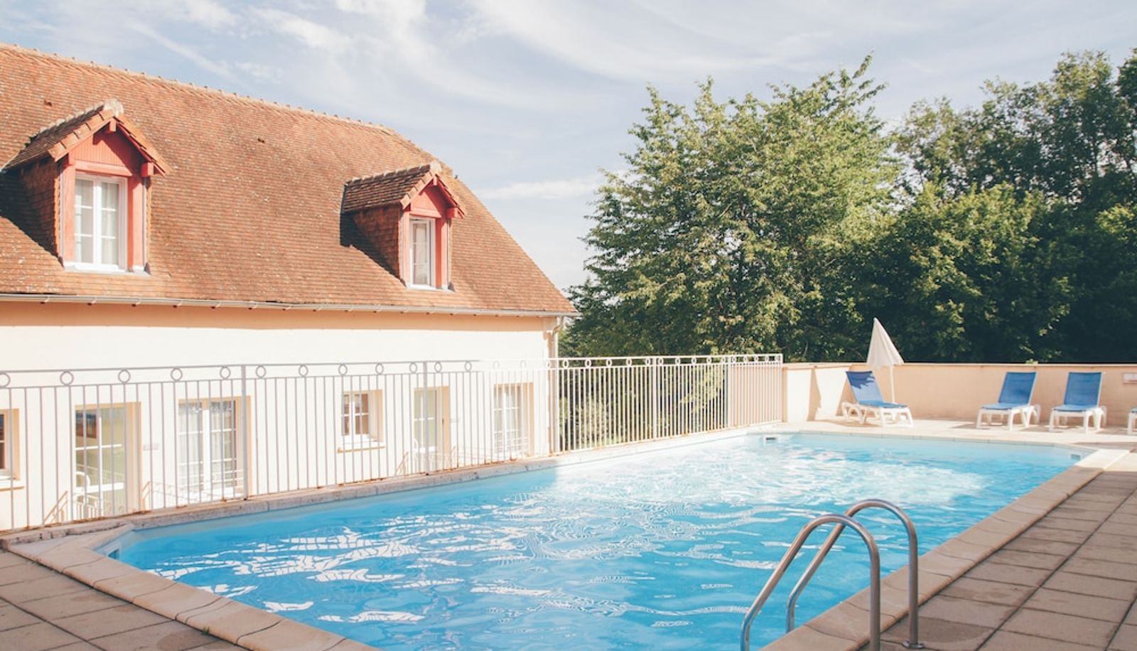 Pool - Terres de France - Appart'Hotel La Roche-Posay Residence de Tourisme