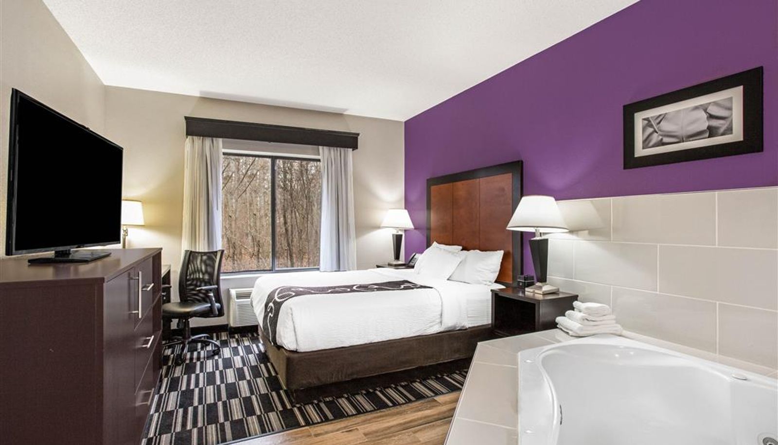 Camera - La Quinta Inn & Suites by Wyndham Norwich-Plainfield-Casino