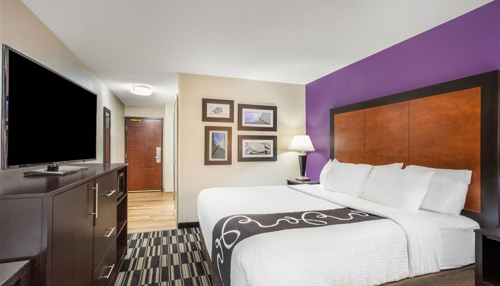 Camera - La Quinta Inn & Suites by Wyndham Norwich-Plainfield-Casino
