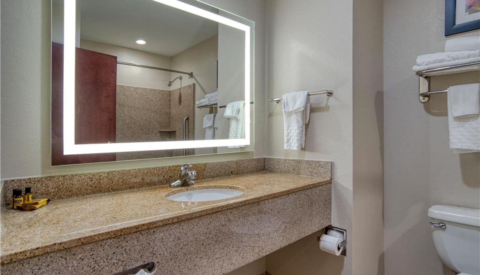 Room - Best Western Plus Philadelphia-Choctaw Hotel and Suites