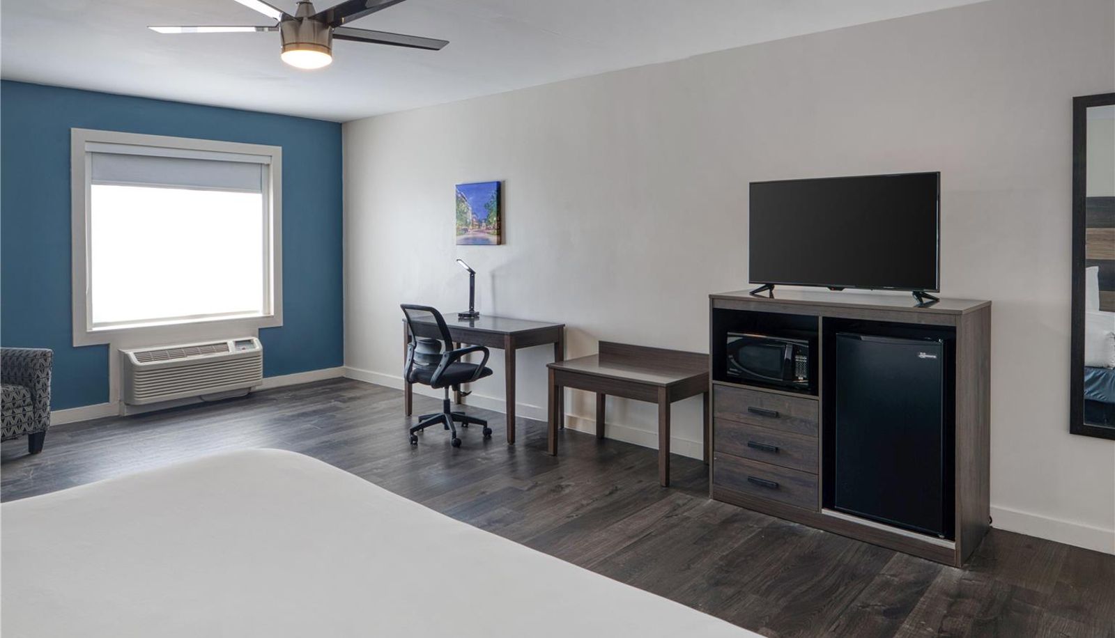 Camera - HOM Hotel Gainesville SureStay Collection by Best Western
