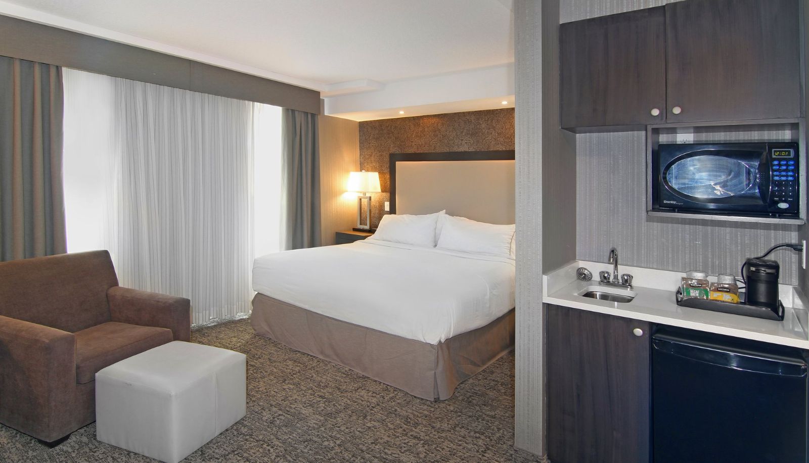 Camera - Holiday Inn Express & Suites CALGARY by IHG