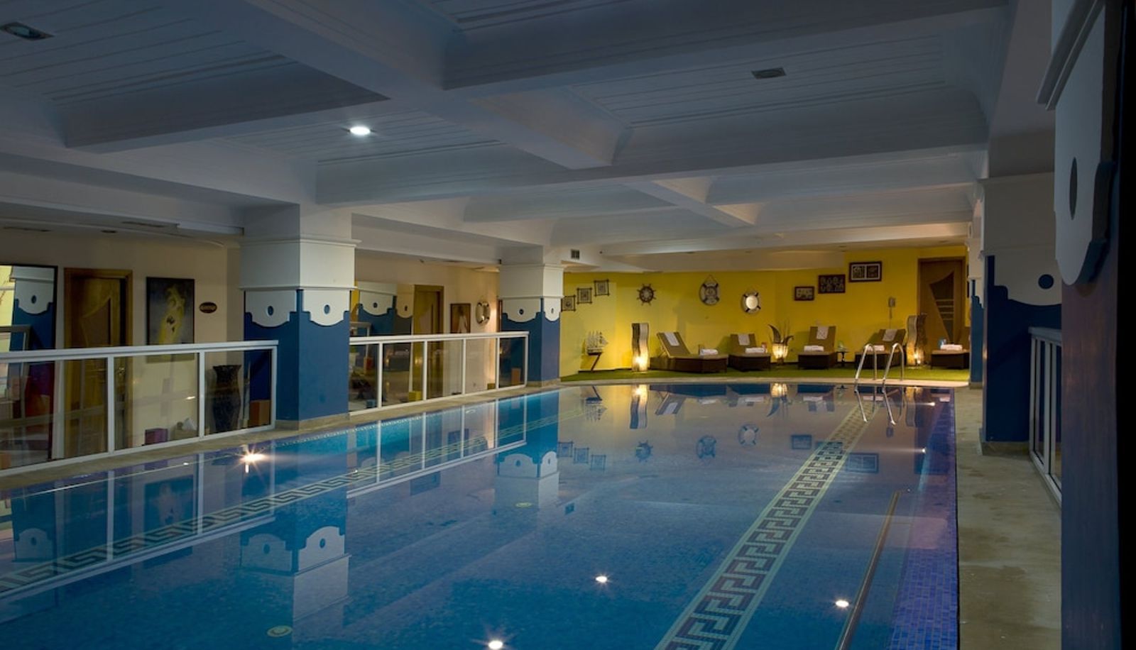 Zwembad - Le Zenith Hotel