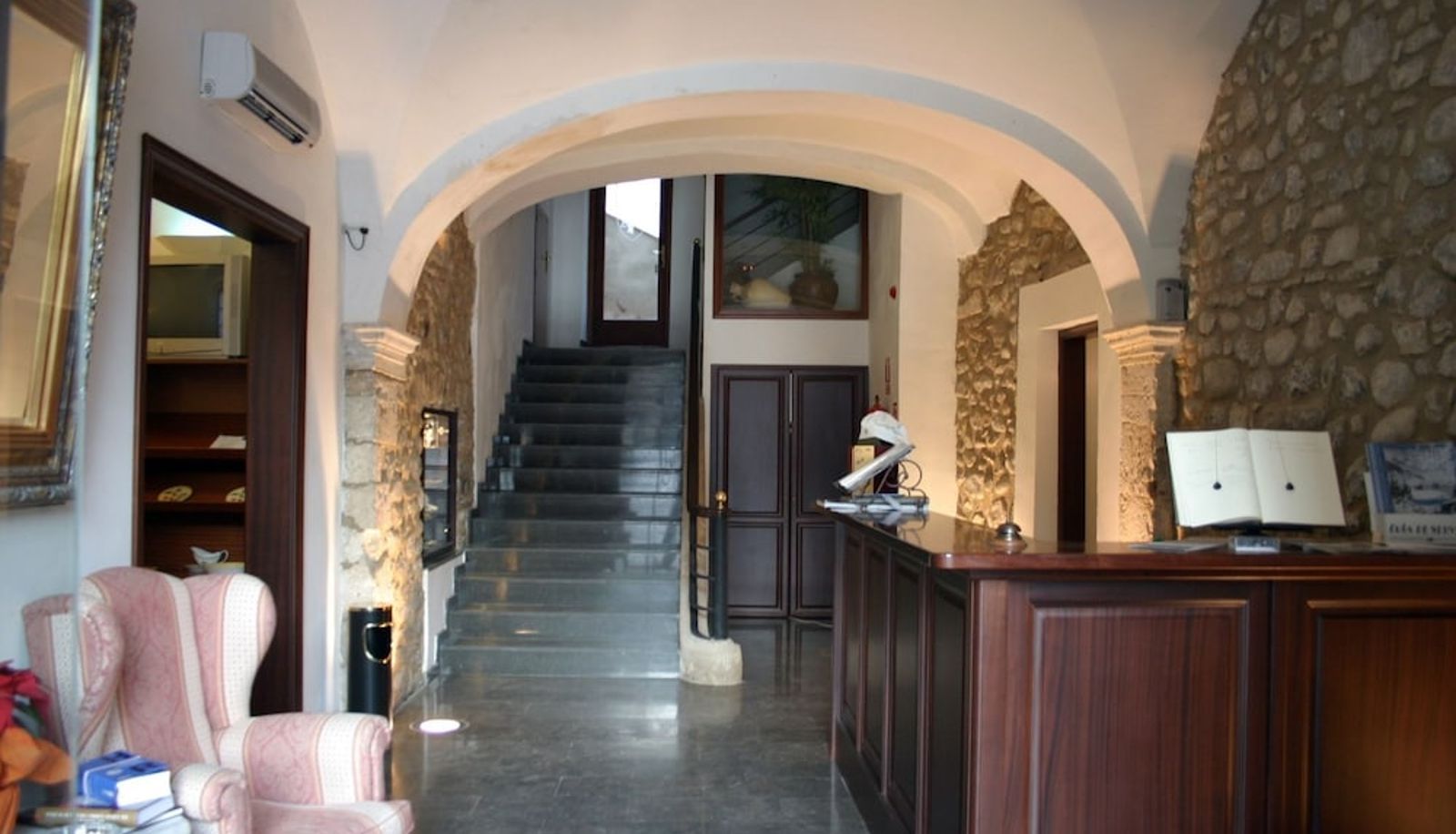Reception - Comte Tallaferro