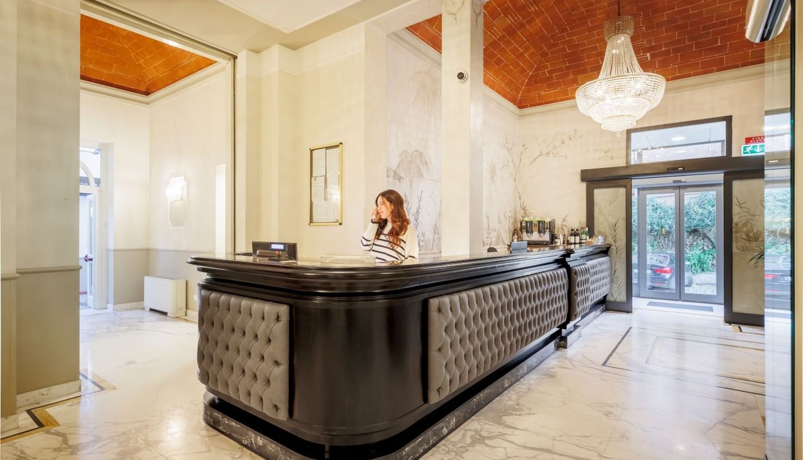 Hal - Hotel Embassy