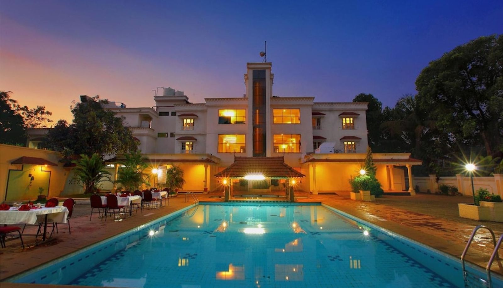 Piscina - Quality Airport Hotel