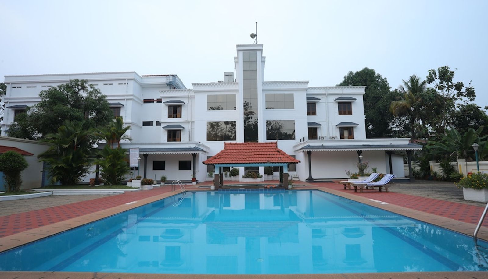 Piscina - Quality Airport Hotel