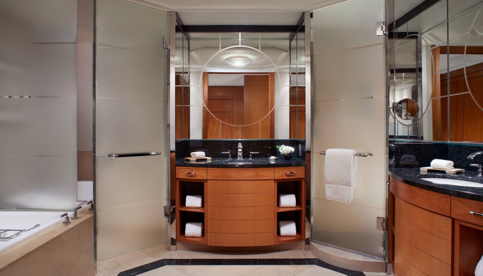 Room - The Ritz-Carlton Tokyo