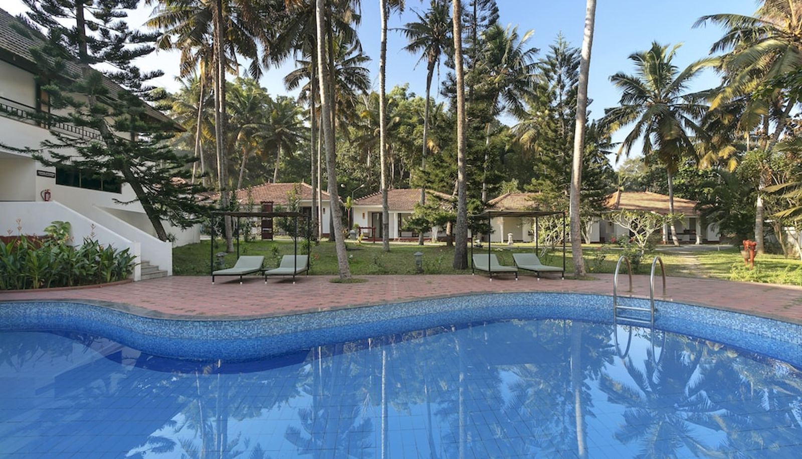 Zwembad - Estuary Sarovar Premiere Poovar Island