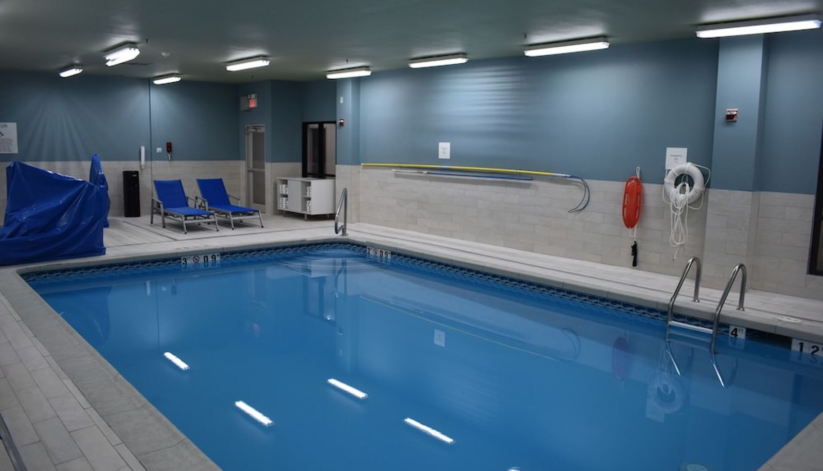 Pool - Holiday Inn Express & Suites MCPHERSON by IHG