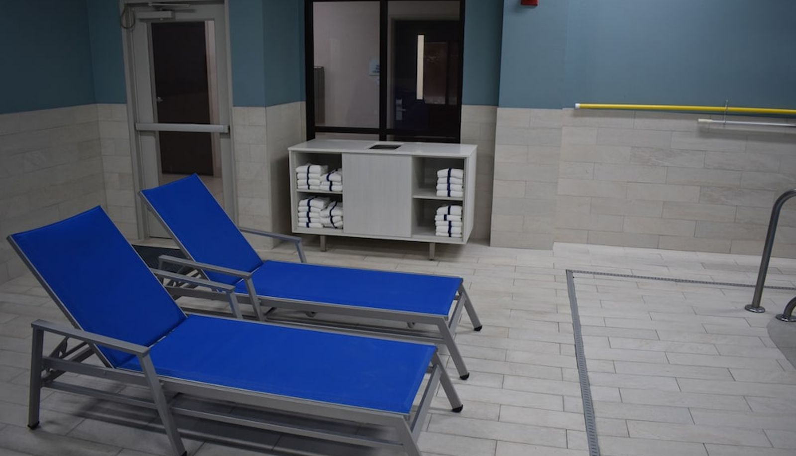 Pool - Holiday Inn Express & Suites MCPHERSON by IHG