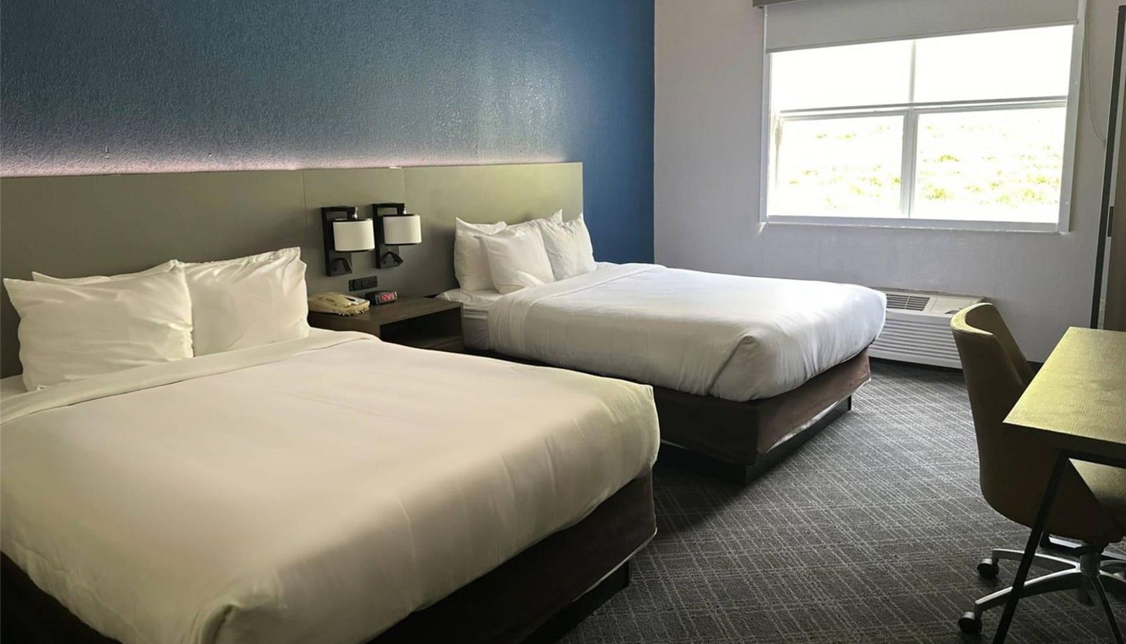 Camera - Comfort Inn & Suites Calhoun South