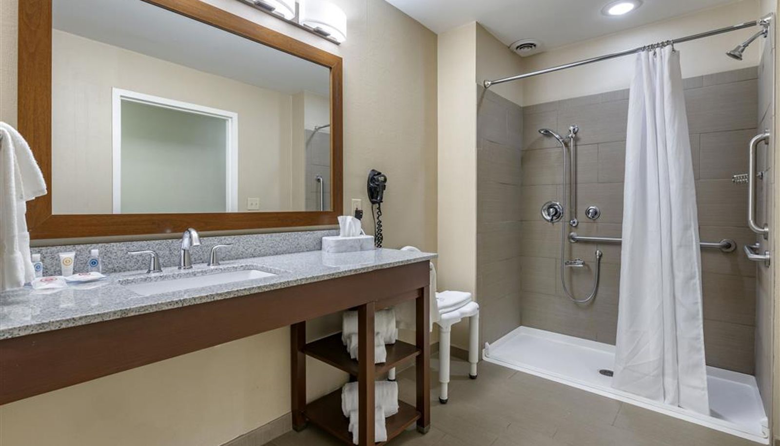 Kamer - Comfort Inn & Suites Northern Kentucky