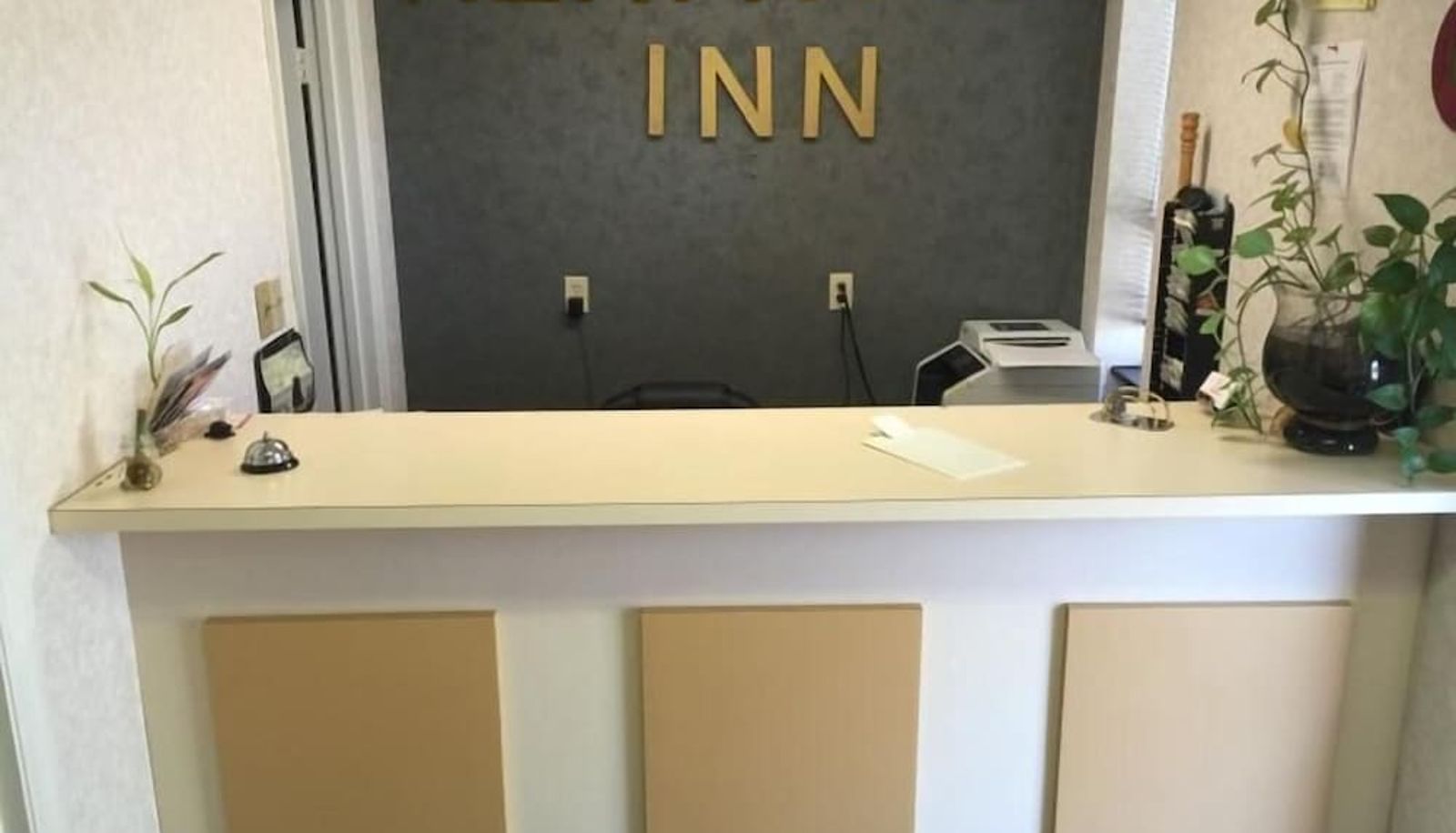 Hall - Heritage Inn