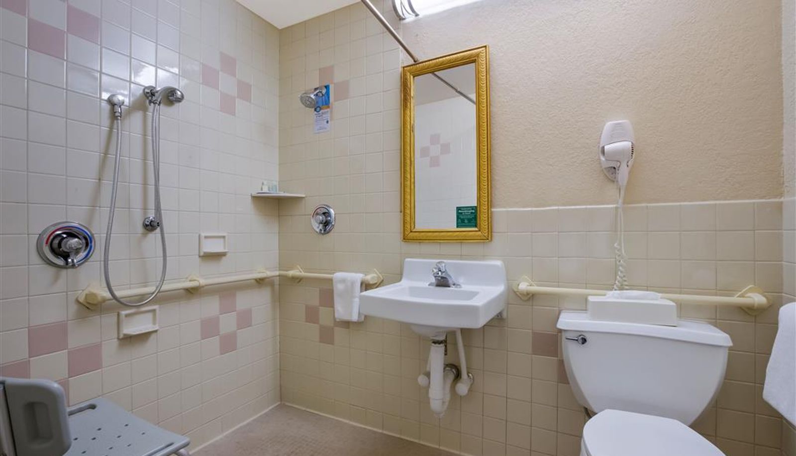 Room - Quality Inn Near Princeton