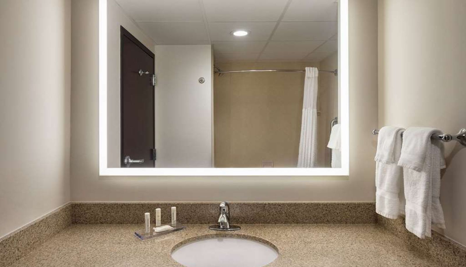 Zimmer - La Quinta Inn & Suites by Wyndham Lake George