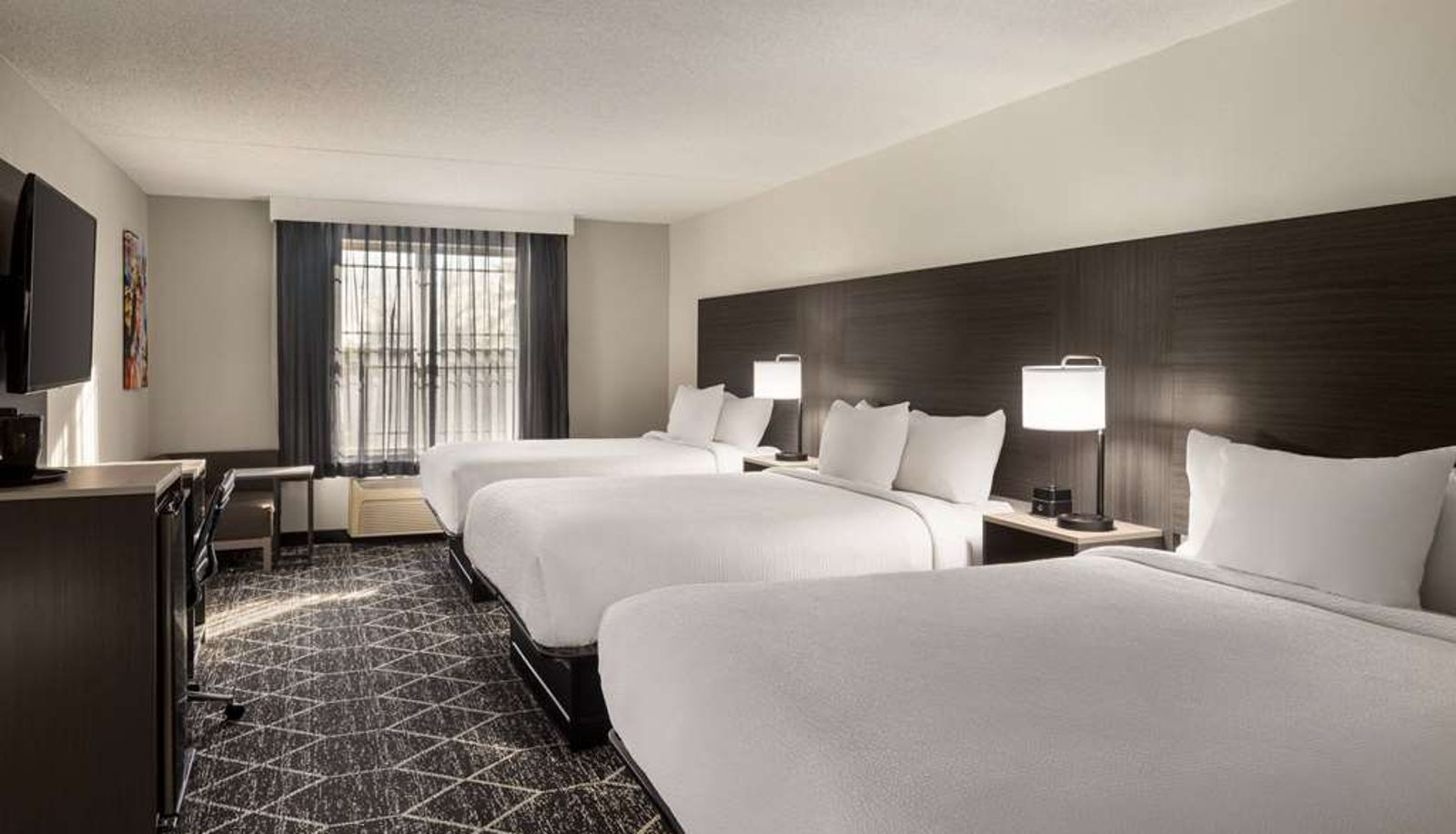 Zimmer - La Quinta Inn & Suites by Wyndham Lake George