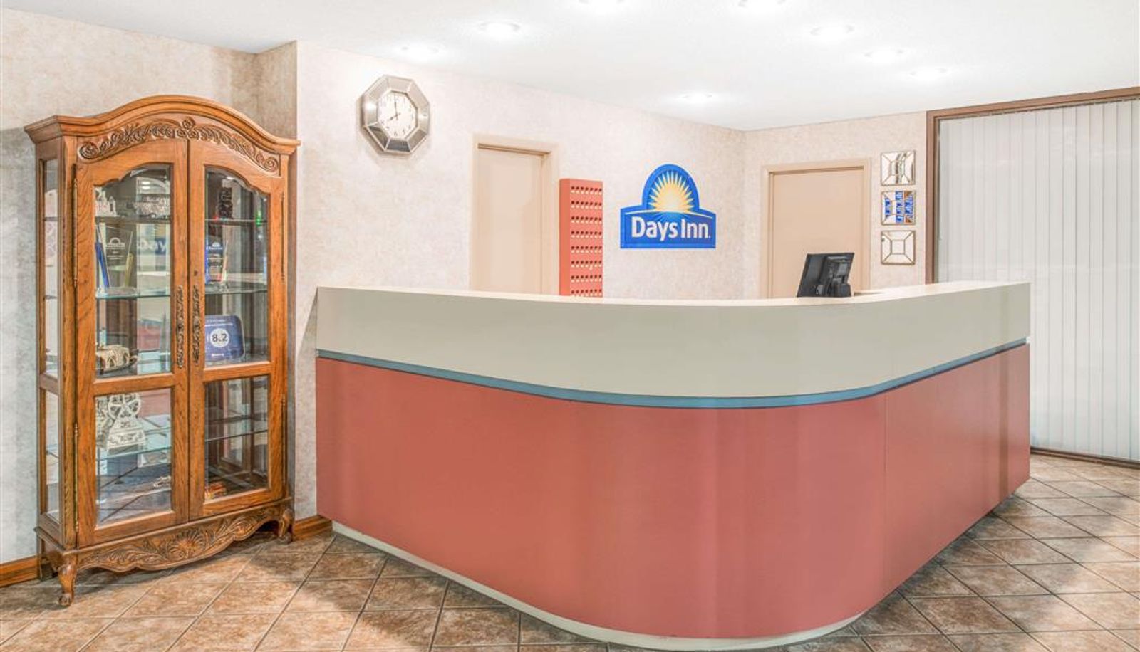 Hall - Days Inn by Wyndham Calvert City/Paducah East