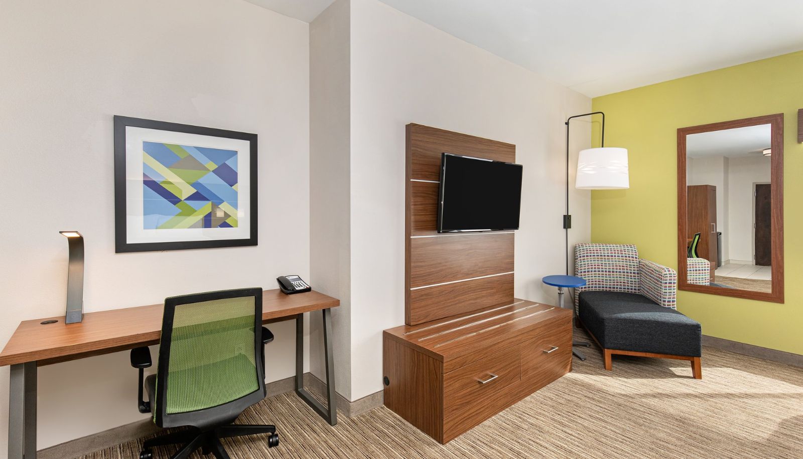 Room - Holiday Inn Express & Suites BIRMINGHAM - INVERNESS 280 by IHG