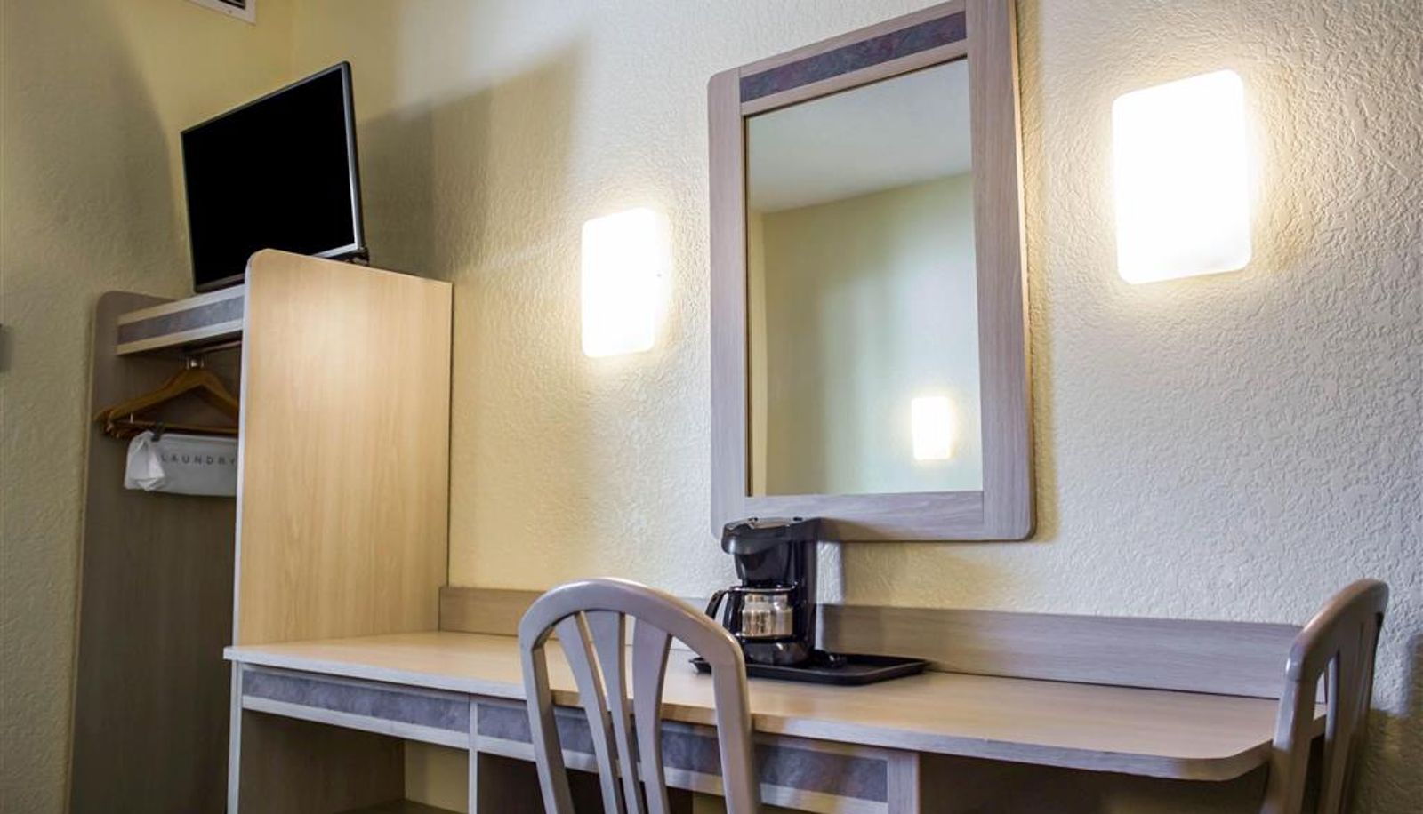 Zimmer - Econo Lodge Meadville