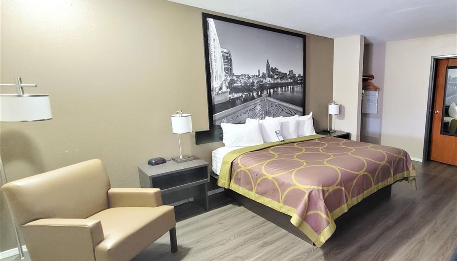 Kamer - Super 8 by Wyndham Paris TN