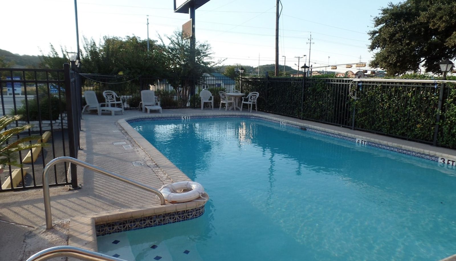 Pool - LoneStar Inn