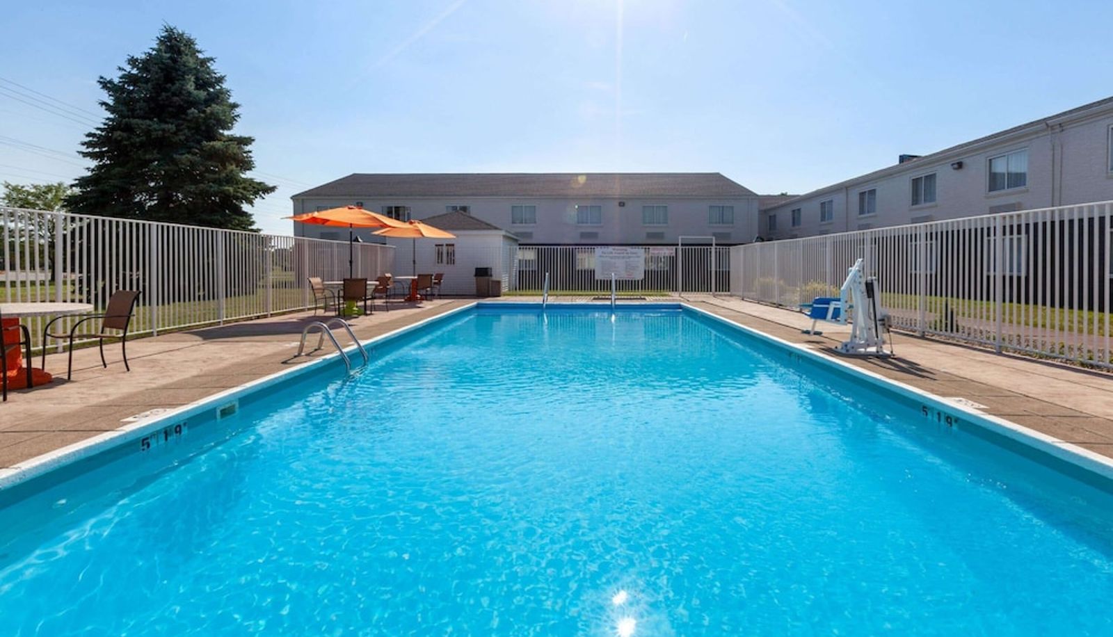 Basen - Days Inn by Wyndham Sandusky / Cedar Point