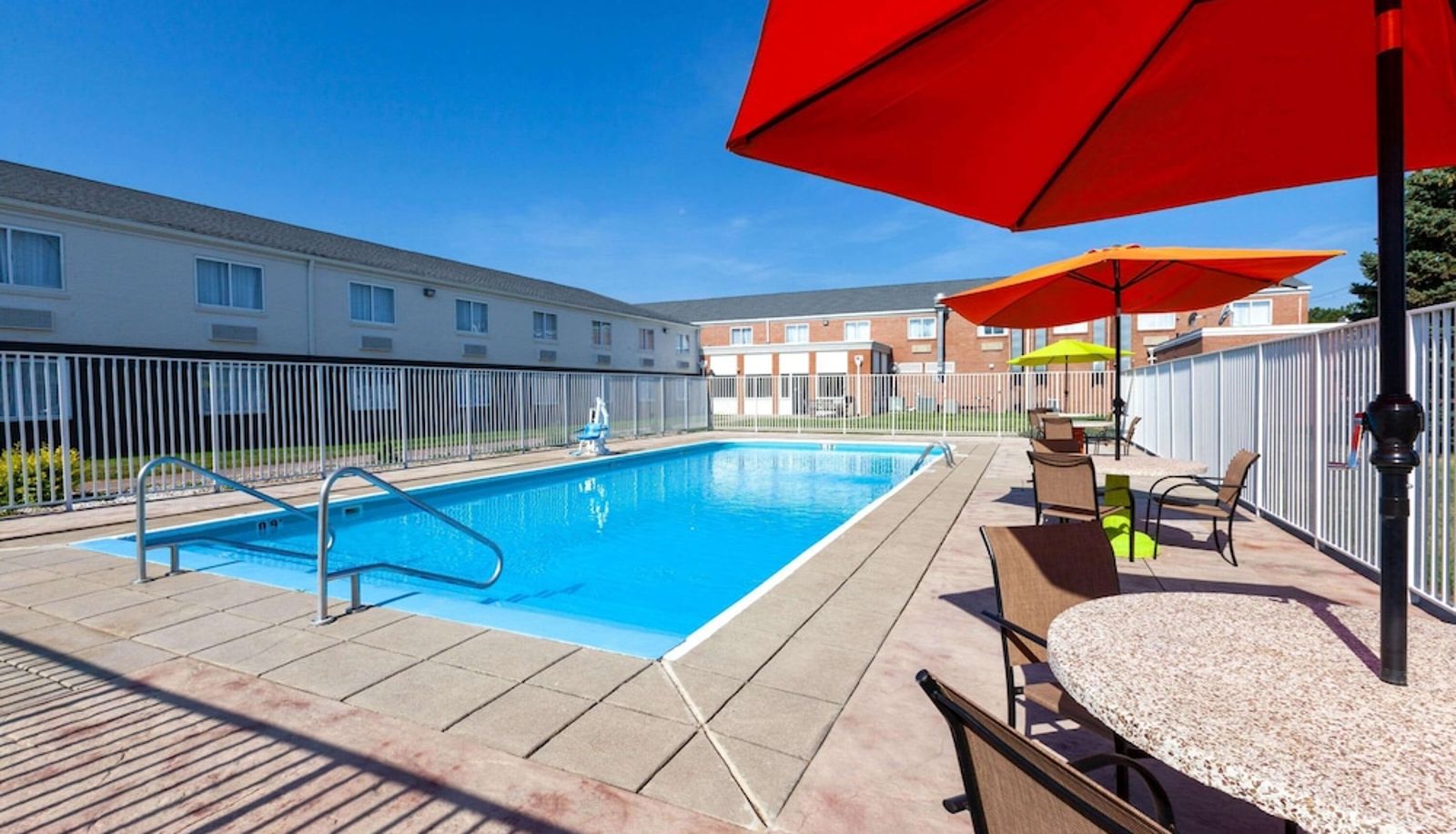 Basen - Days Inn by Wyndham Sandusky / Cedar Point