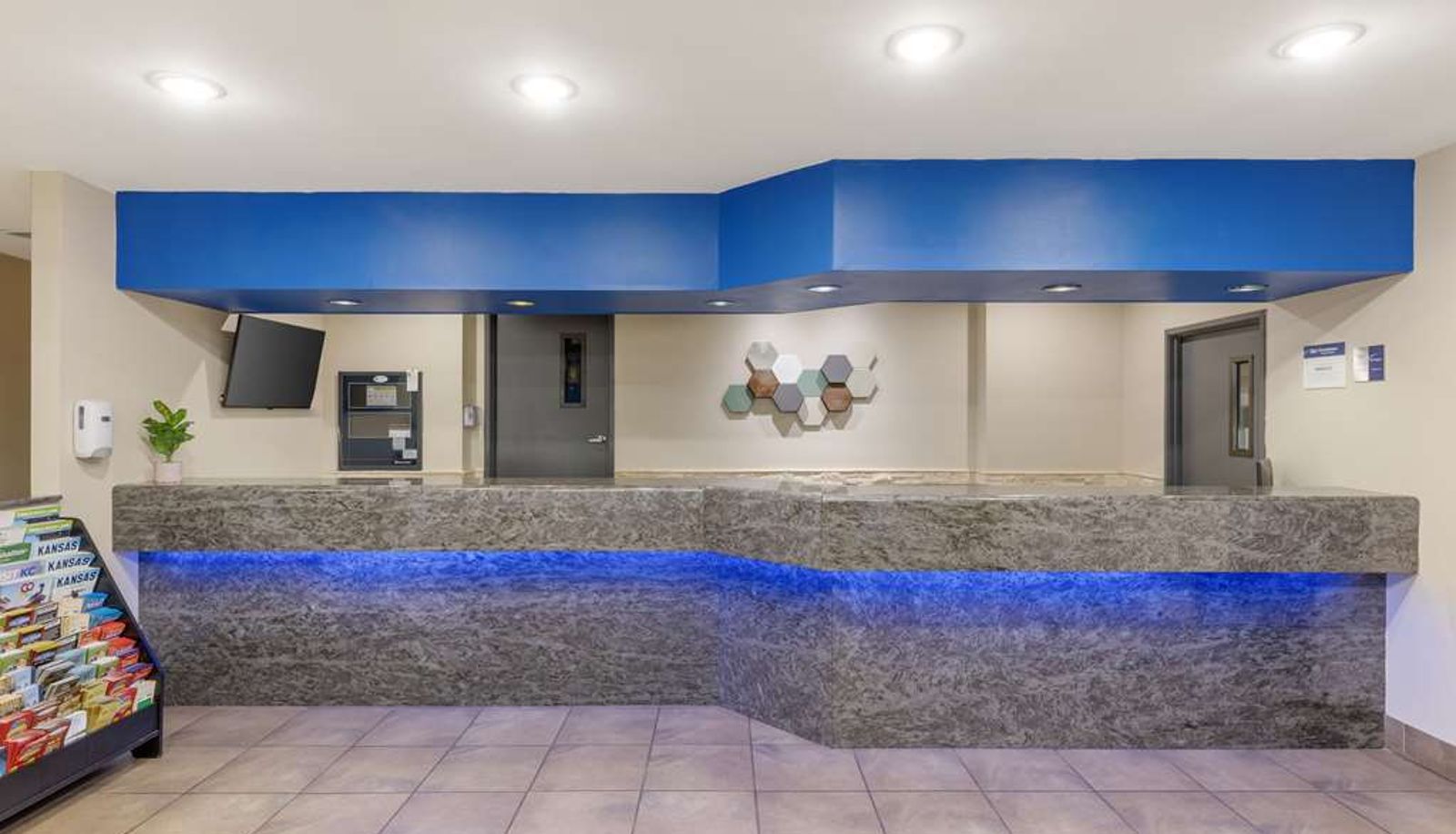 Lobby - Best Western St. Louis Inn