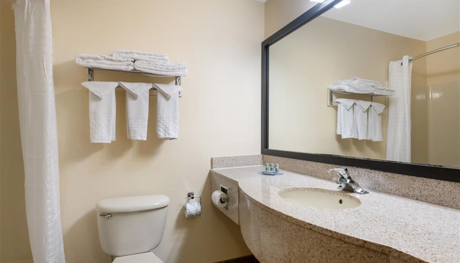 Room - Best Western Laramie Inn & Suites