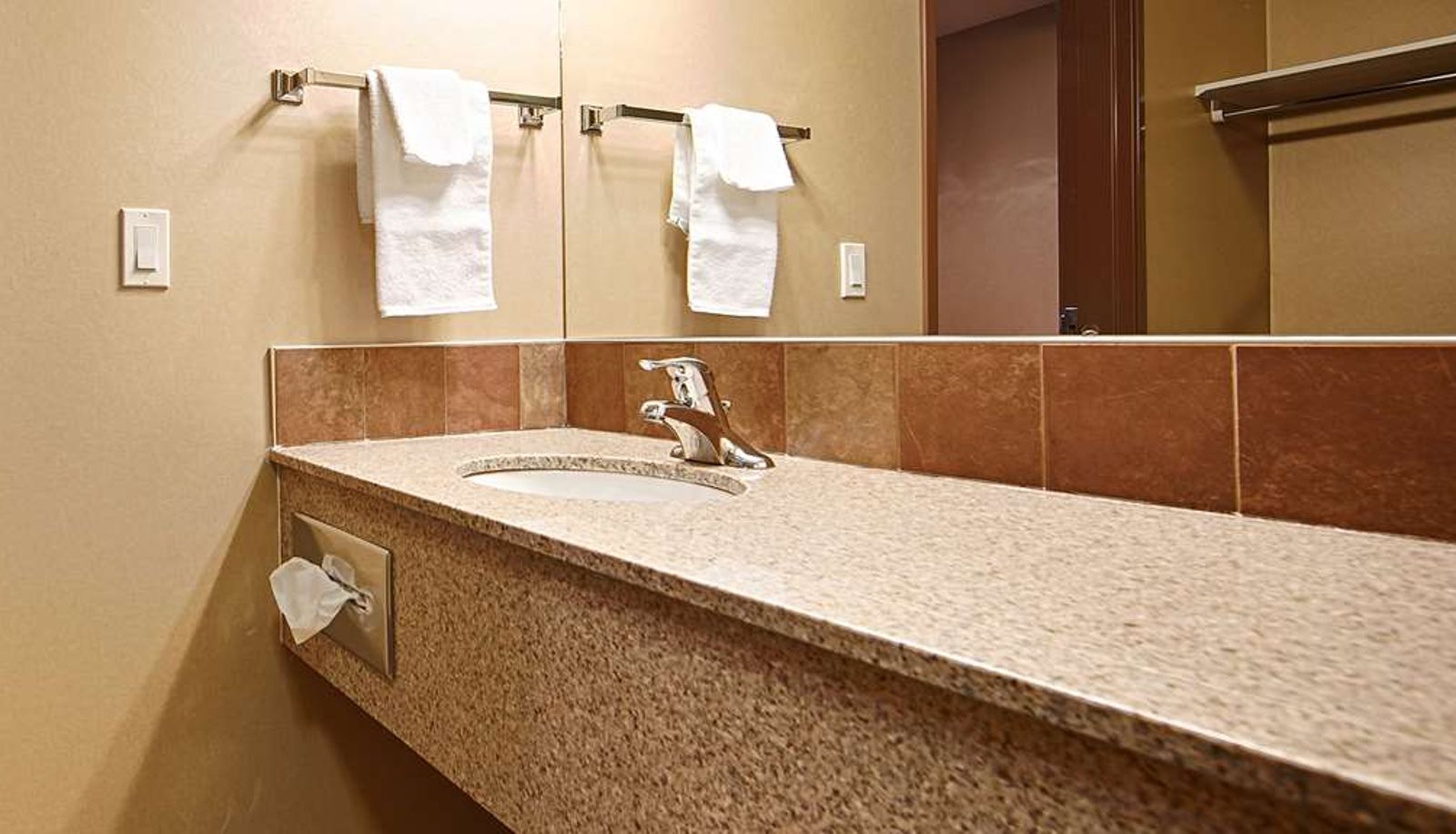 Camera - Best Western Diamond Inn